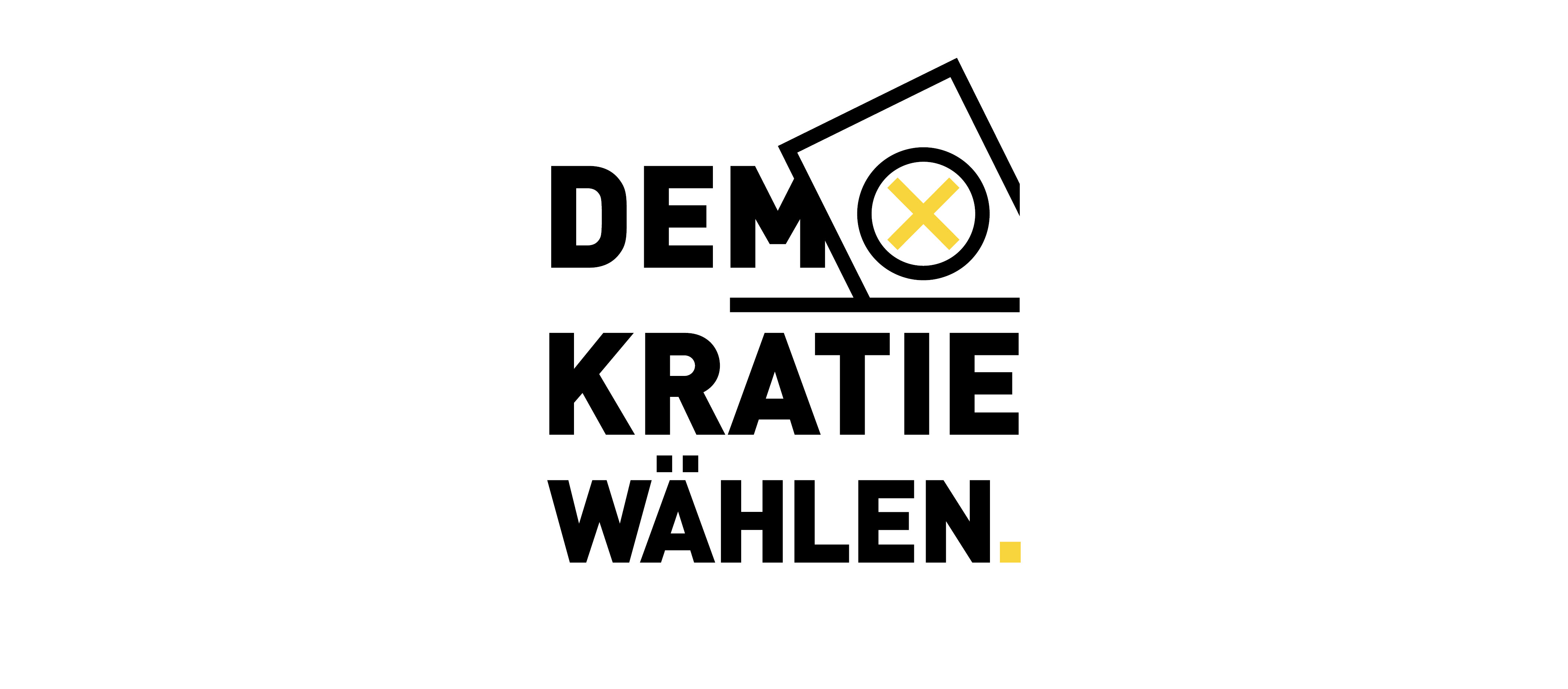 In schwarzen Großbuchstaben sind in drei Zeilen die Worte "Demokratie wählen" angeordnet. Das "O" in "Demokratie" ist dabei wie auf einem Stimmzettel als ein mit Kreuzchen versehener Kreis gestaltet.